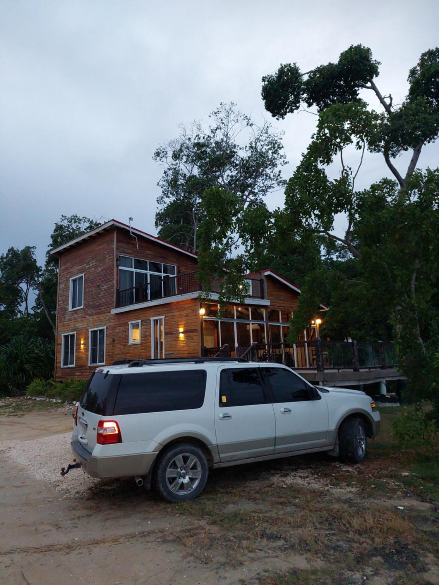 Seaside Chateau Resort Cidade de Belize Exterior foto