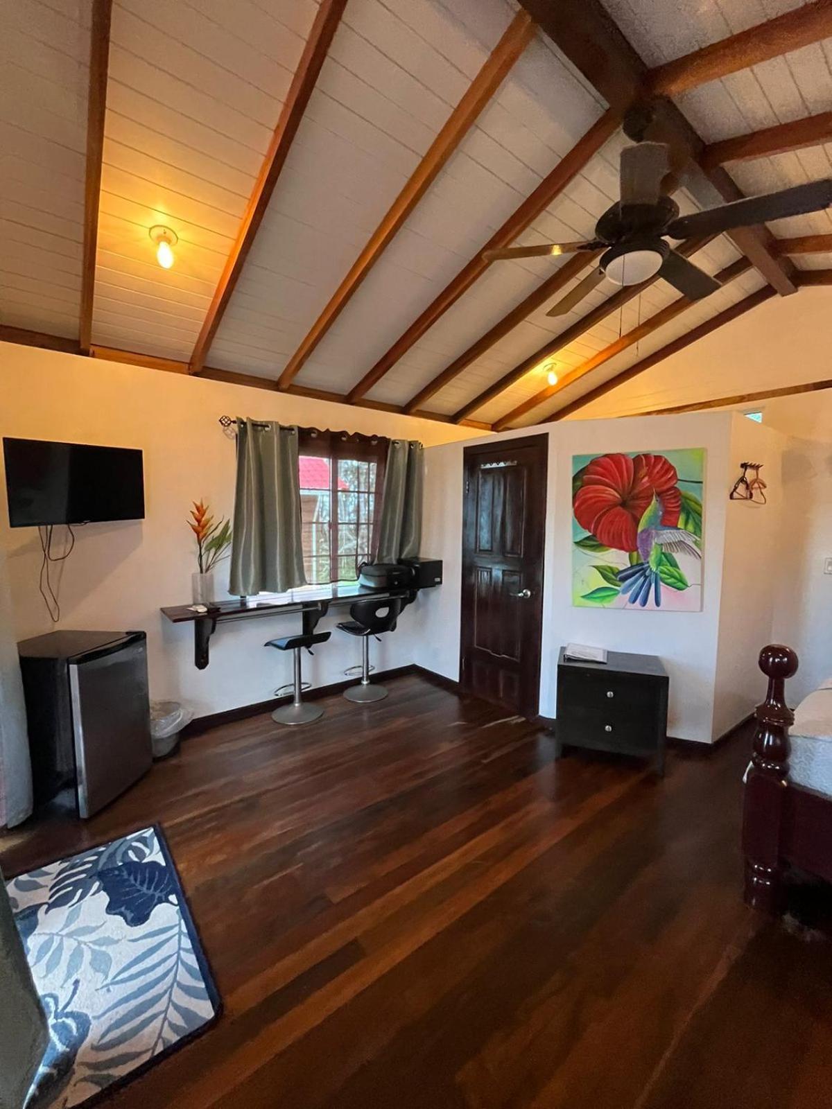 Seaside Chateau Resort Cidade de Belize Exterior foto