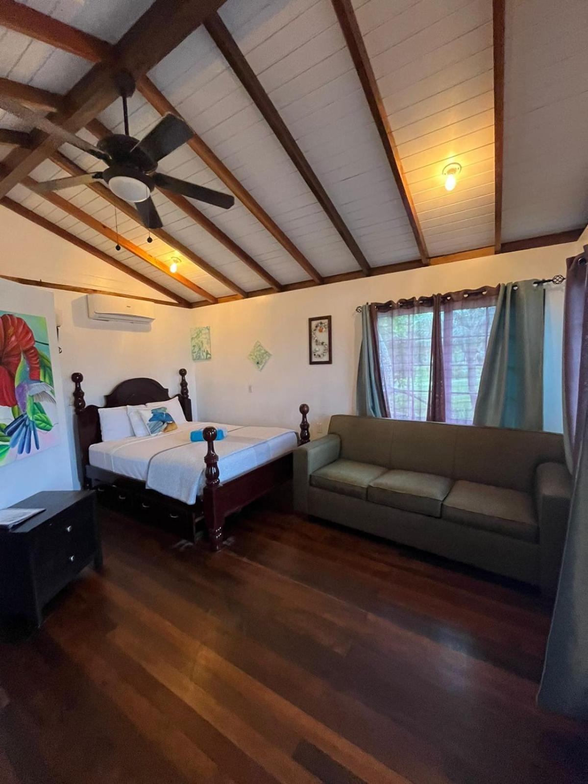 Seaside Chateau Resort Cidade de Belize Exterior foto