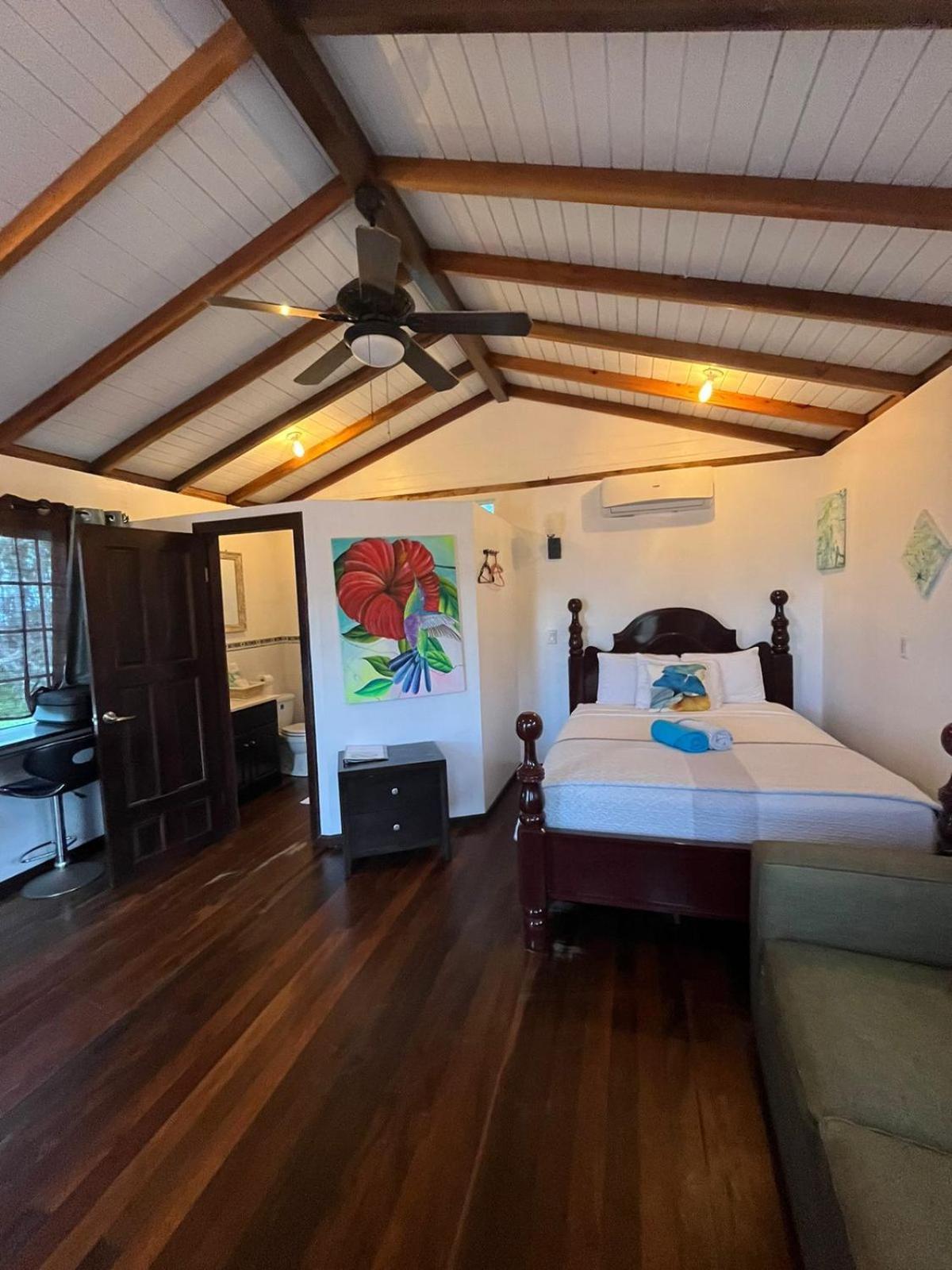 Seaside Chateau Resort Cidade de Belize Exterior foto
