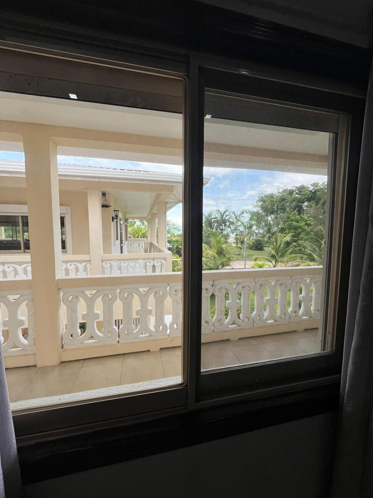 Seaside Chateau Resort Cidade de Belize Exterior foto