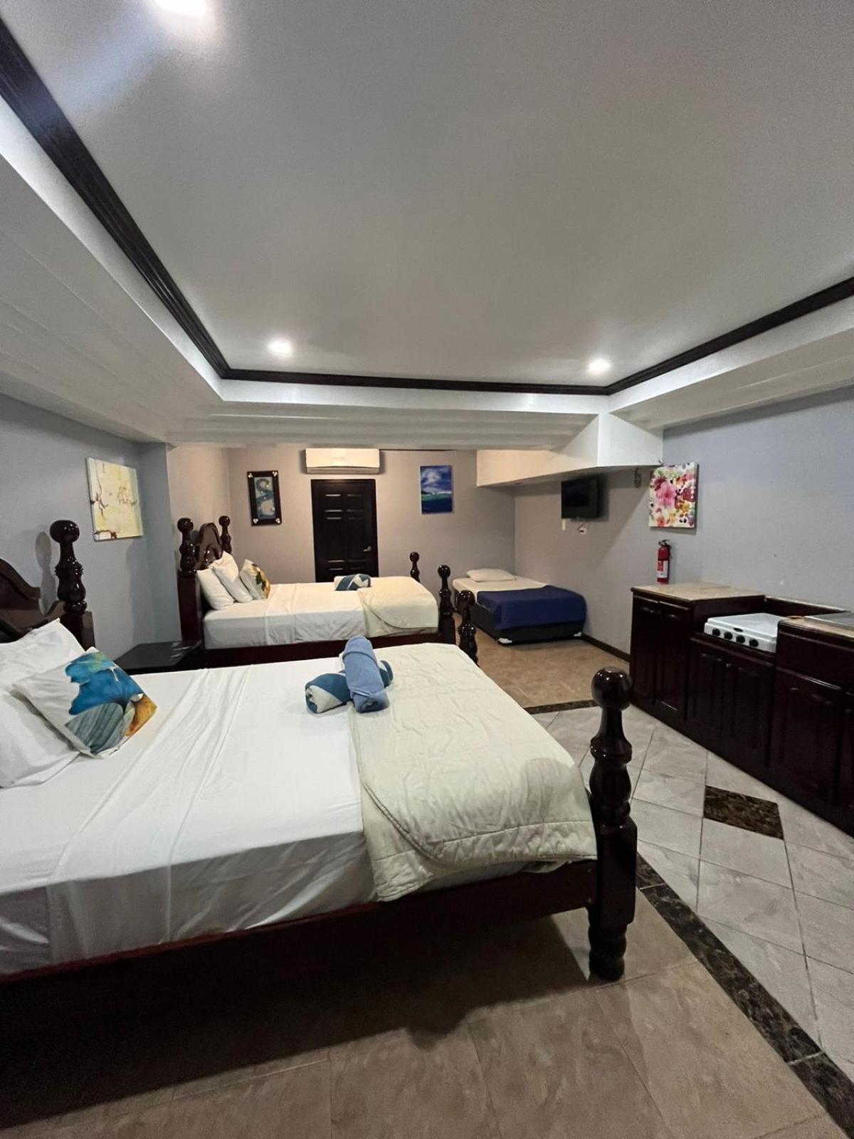 Seaside Chateau Resort Cidade de Belize Exterior foto