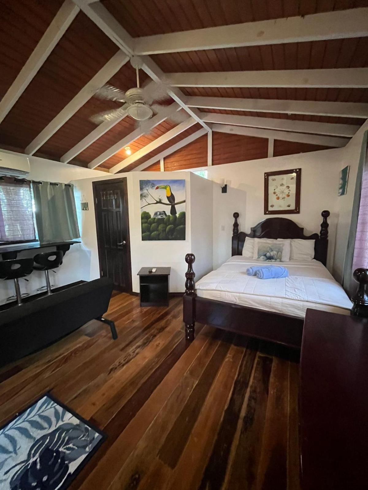Seaside Chateau Resort Cidade de Belize Exterior foto
