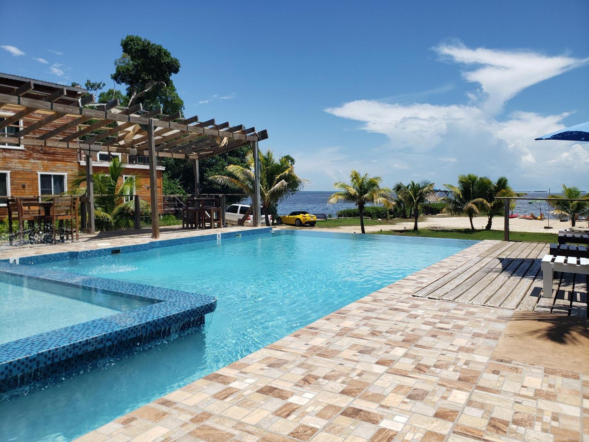 Seaside Chateau Resort Cidade de Belize Exterior foto